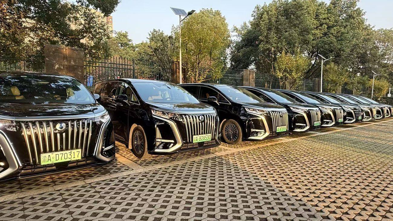 Anjia modern private vehicle fleet for Chongqing tours