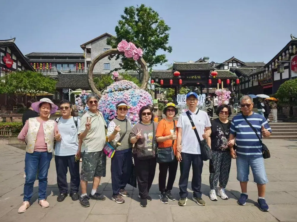 Anjia guests at a Chongqing viewpoint